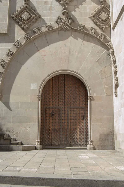 Gothic Entrance Door Casa Ciudad Barcelona Building Barcelona Spain — Foto Stock