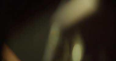 Siyah üzerine organik anamorfik ışık parlaması