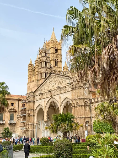 Palermo Katedrali 'nin yan açısı, İtalya' nın güneyinde Sicilya 'daki Palermo Katolik Başpiskoposluğu' nun katedrali..