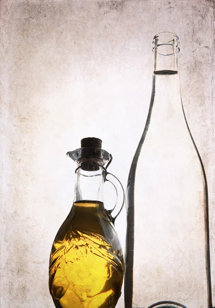 Opere in stile grunge, olio d'oliva e bottiglia di vino bianco — Foto Stock