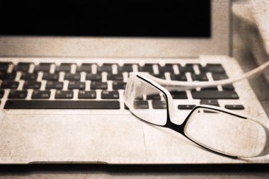 Sanat grunge tarzı, gözlük ve defter