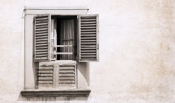 Oeuvre d'art dans un style rétro, ancienne fenêtre — Photo
