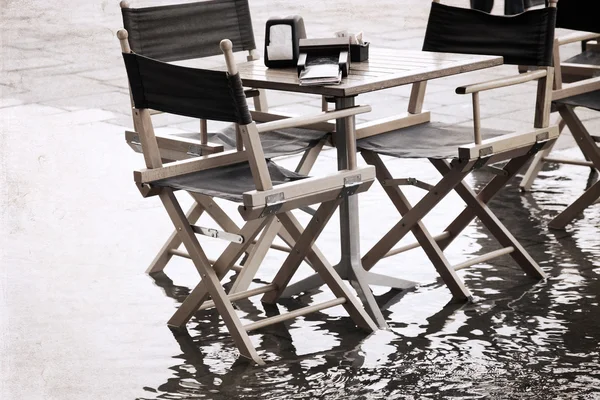 Kunstwerke im Vintage-Stil, Restaurant in Venedig, im Freien — Stockfoto