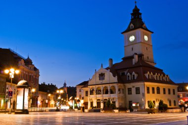 twilight - Transilvanya, Romanya Brasov Belediye meydanında