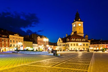 twilight - Transilvanya, Romanya Brasov Belediye meydanında