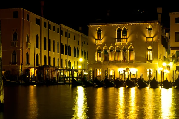 Венеция, ночной пейзаж — стоковое фото