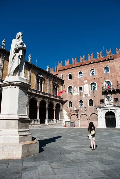 Piazza dante i verona — Stockfoto