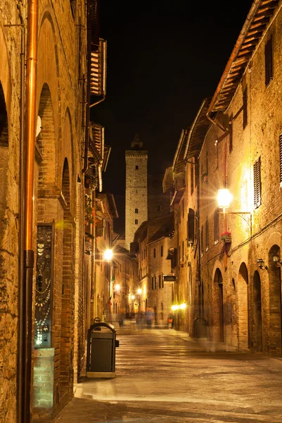 Straten van san gimignano, in de nacht — Stockfoto