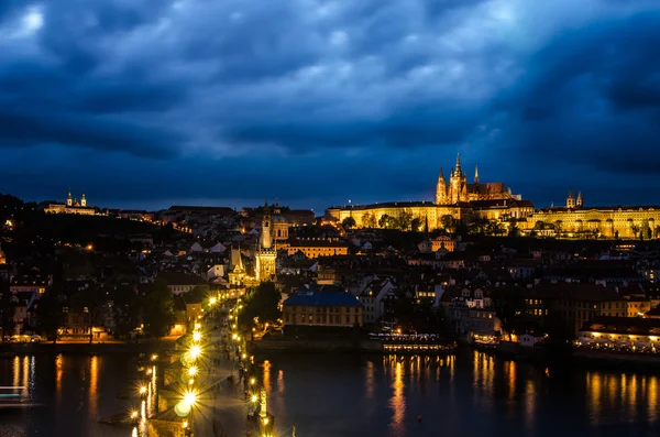 Castelo de Praga, Ponte Carlos e Vltava, Praga, capital da República Checa — Fotografia de Stock