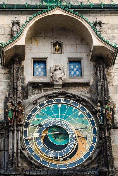 Reloj astronómico en Old Town Hall en Praga, República Checa — Foto de Stock