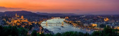 gün batımında Budapeşte üzerinden panoramik görünüm