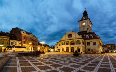 Brasov Konseyi alacakaranlık kare