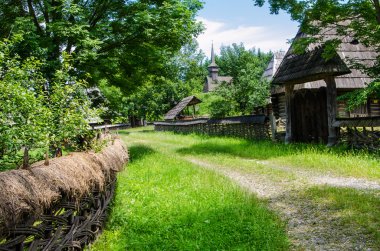 eski bir köy maramures içinde kırsal manzara