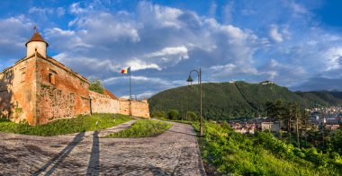 panoramik görünüm Brasov (Transilvanya, Romanya)