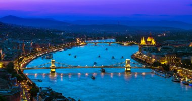 Tuna nehri üzerinden üst görünüm-Budapeşte