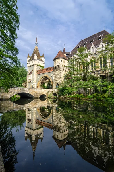 Castelo de Vajdahunyad em Budapeste, Varosliget — Fotografia de Stock