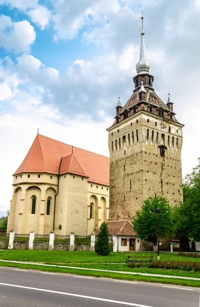 La iglesia evangélica del pueblo de Saschiz, Rumania —  Fotos de Stock