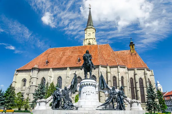 Saint Michael'ın Gotik kilise ve Kral Mathias — Stok fotoğraf