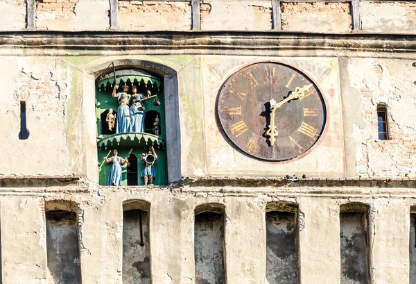 Ancienne horloge dans la ville de Transylvanie, Sighisoara, Roumanie — Photo