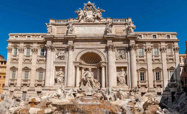 在罗马，意大利的特雷维喷泉 (许愿) — 图库照片