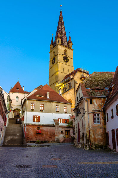 Средневековая улица в Сибиу, Трансильвания, Румыния
