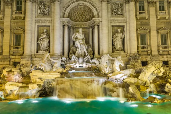 Statue Neptune de la fontaine de Trevi à Rome Italie — Photo