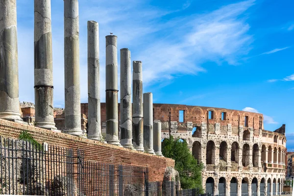 Koloseum, amfiteatr Flawiuszy widział z forum — Zdjęcie stockowe