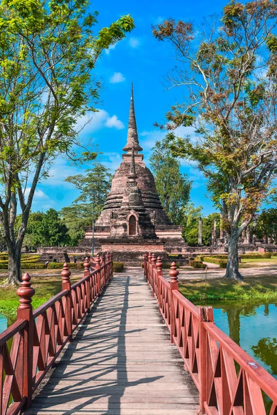 Antiguo chedi (estupa budista) en Sukhothai, Tailandia —  Fotos de Stock