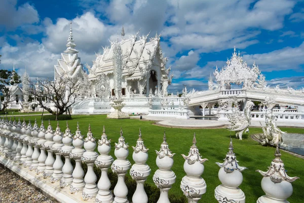 Wat rong khun (vita tempel), chiang rai, thailand — Stockfoto