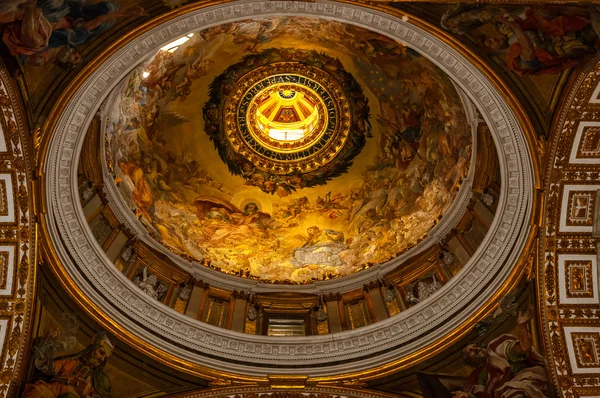 St. Peter-Kathedrale, vatikanische Stadt. Italien — Stockfoto
