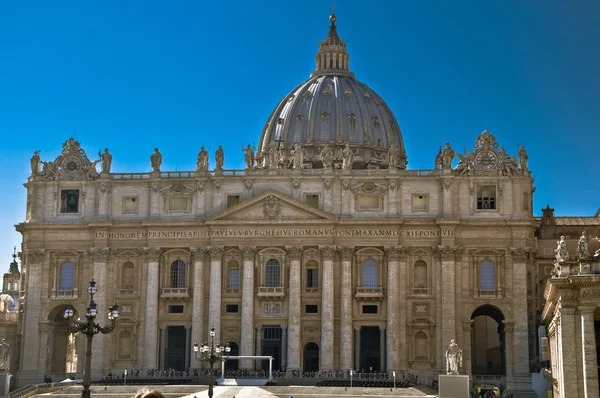 St. Peter Basilica in Vatican City in Rome, Italy — Stock Photo, Image