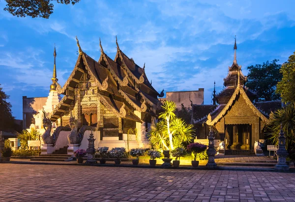 Boeddhistische tempel bij zonsondergang — Stockfoto