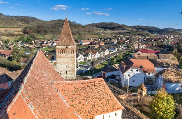 Vue aérienne de Mosna Vilage et du clocher — Photo