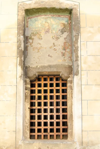 Ventana de marco tallado en madera — Foto de Stock