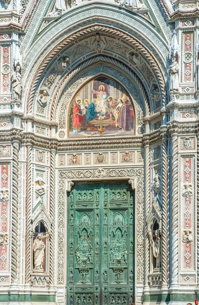 Porta in bronzo e mosaici del Duomo di Firenze — Foto Stock