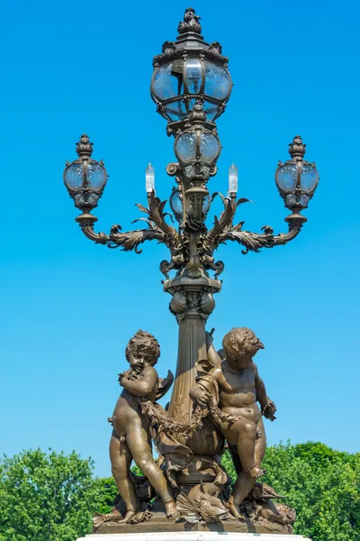 Querubines de escultura en el puente III de Alejandro — Foto de Stock