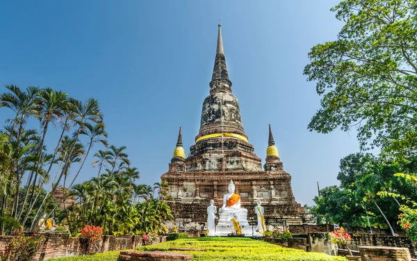 Пагода в Wat Yai Chaimongkol, Ayuthaya, Таиланд — стоковое фото