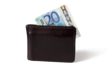 Beyaz arka plan üzerinde izole euro fatura ile kahverengi cüzdan