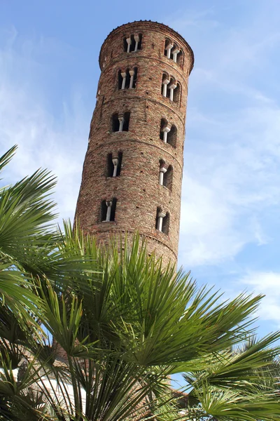 Round bell tower of The Basilica of Sant' Apollinare Nuovo, Ravenna — Stock Photo, Image