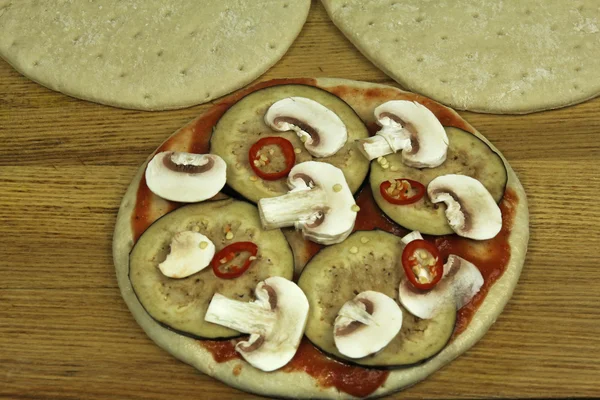 Preparing of vegetable pizza — Stock Photo, Image