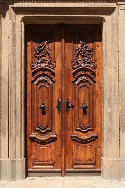 Wooden door with ornaments — Stock Photo, Image