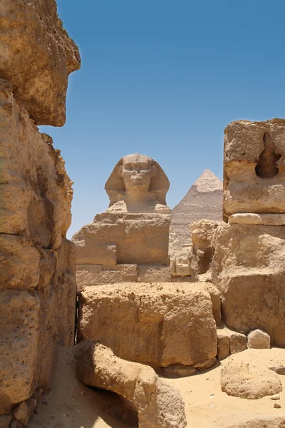 A Grande Esfinge e Pirâmide de Khafre — Fotografia de Stock