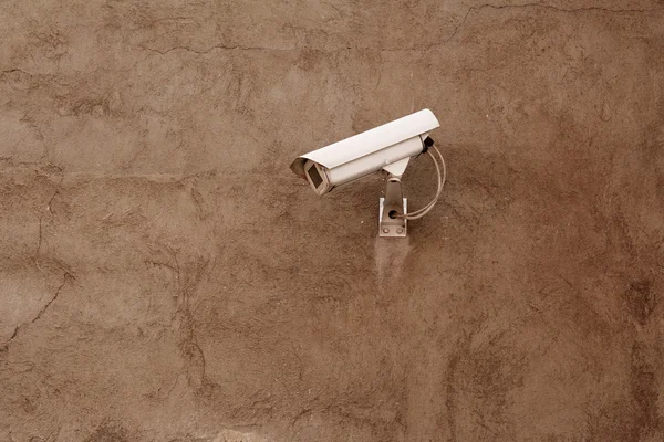ヴィンテージの壁にセキュリティ カメラ — ストック写真