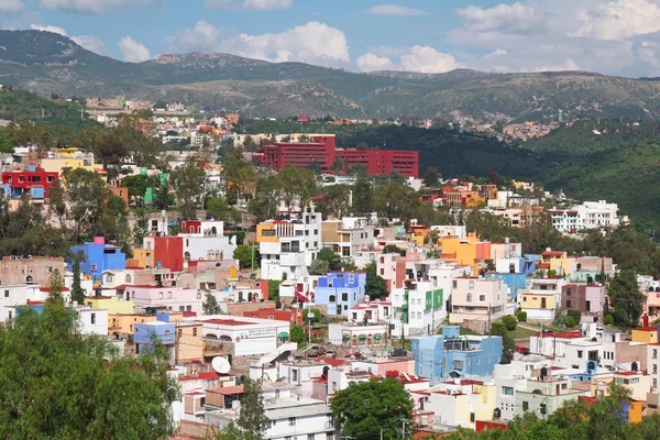 Hermosa vista de colorido pueblo- Guanajuato en México —  Fotos de Stock