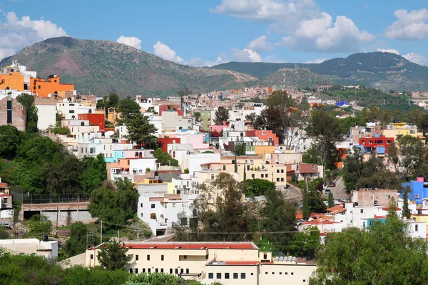 Paisaje de colorido pueblo- Guanajuato en México —  Fotos de Stock