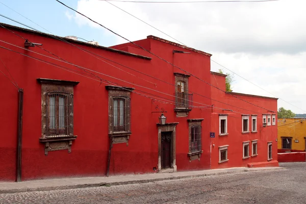 Typical mexican street with colorful buildings — Stock Photo, Image