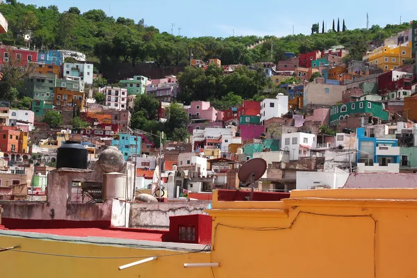 Guanajuato v Mexiku město s barevnými koloniální architekturou — Stock fotografie