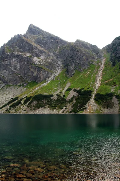 Estanque Gasienicowy en las montañas de Tatra, Polonia — Foto de Stock