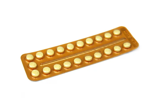 Pílulas contraceptivas em fundo branco com foco seletivo — Fotografia de Stock