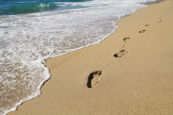 Footsteps on a beach — Stock Photo, Image